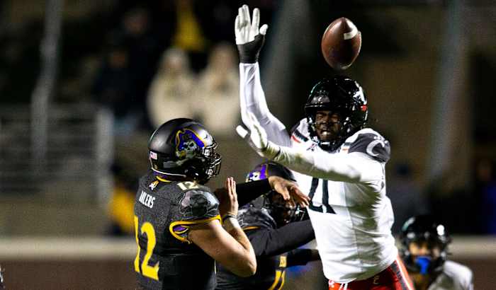 Cincinnati Bearcats defensive lineman Myjai Sanders (21) deflects a pass by East Carolina Pirates quarterback Holton Ahlers (12) in the second half of the NCAA football game at Dowdy-Ficklen Stadium in Greenville, NC, on Friday, Nov. 26, 2021. Cincinnati Bearcats defeated East Carolina Pirates 35-13. Cincinnati Bearcats At East Carolina Pirates 23